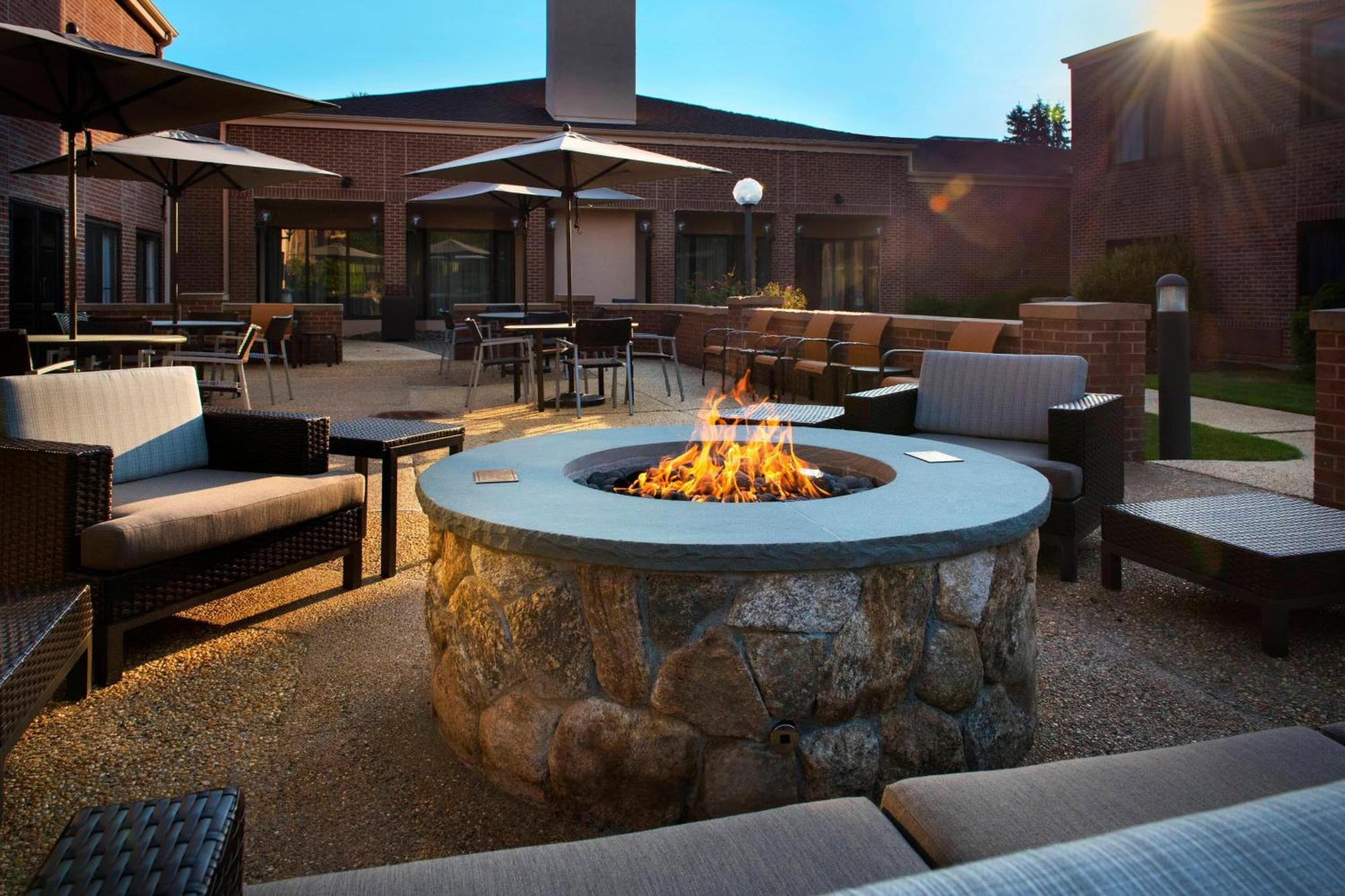 Courtyard By Marriott Boston Norwood/Canton Экстерьер фото