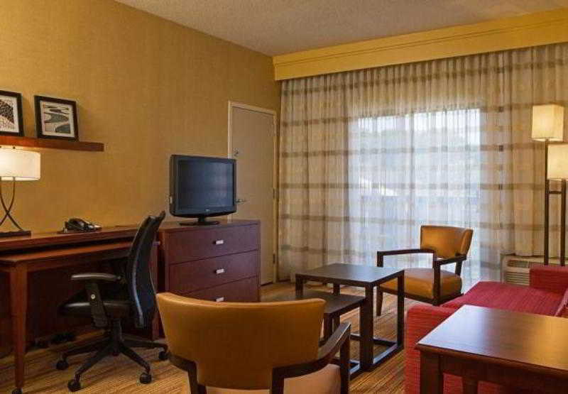 Courtyard By Marriott Boston Norwood/Canton Экстерьер фото